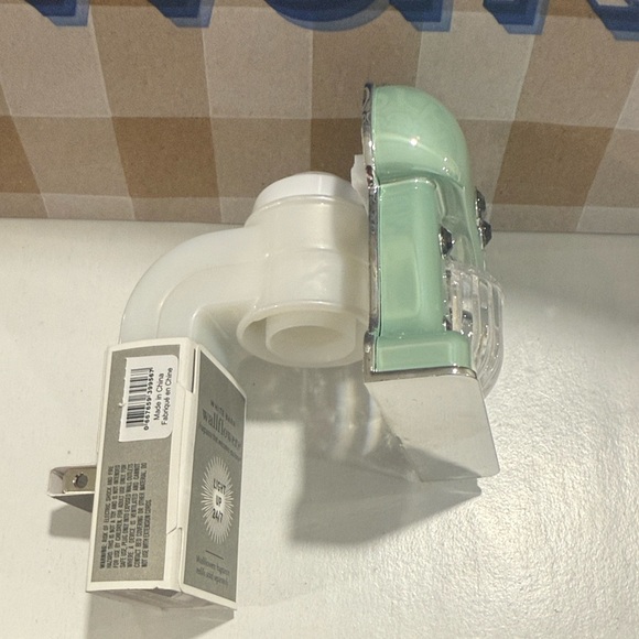 Bath & Body Works Light Green mixer Wallflower Plug - Picture 3 of 4